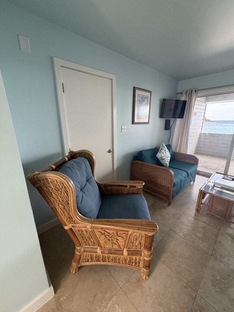 Alamanda sitting area facing the ocean