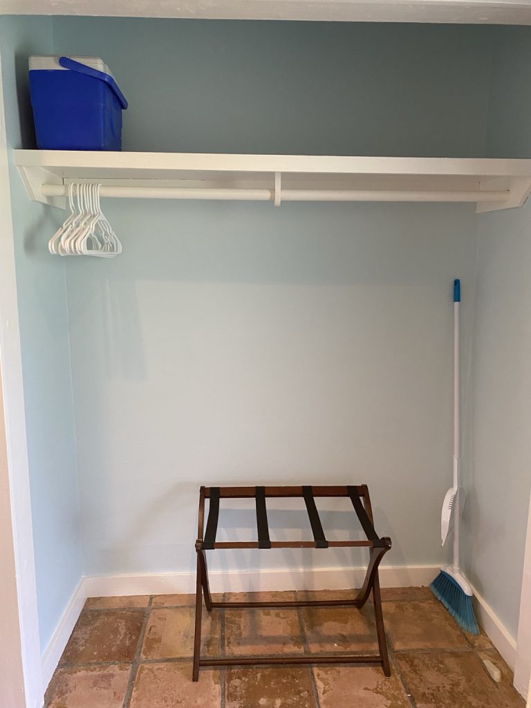 Orchid open closet and luggage rack